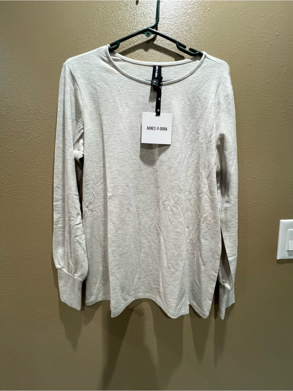 Agnes & Dora Gray Long Sleeve Crewneck Top Women brand new size S